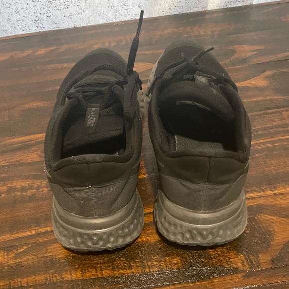 Nike Revolution 5 shoes - Picture 4 of 9